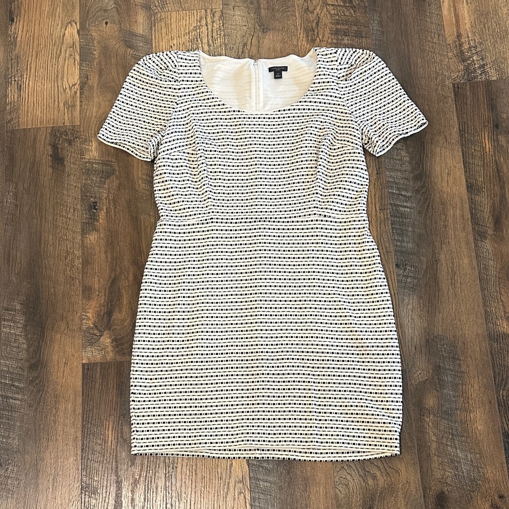 Ann Taylor Black & White Textured Short Sleeve Dress